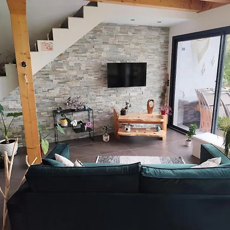 Maison Mitoyenne Au Calme *